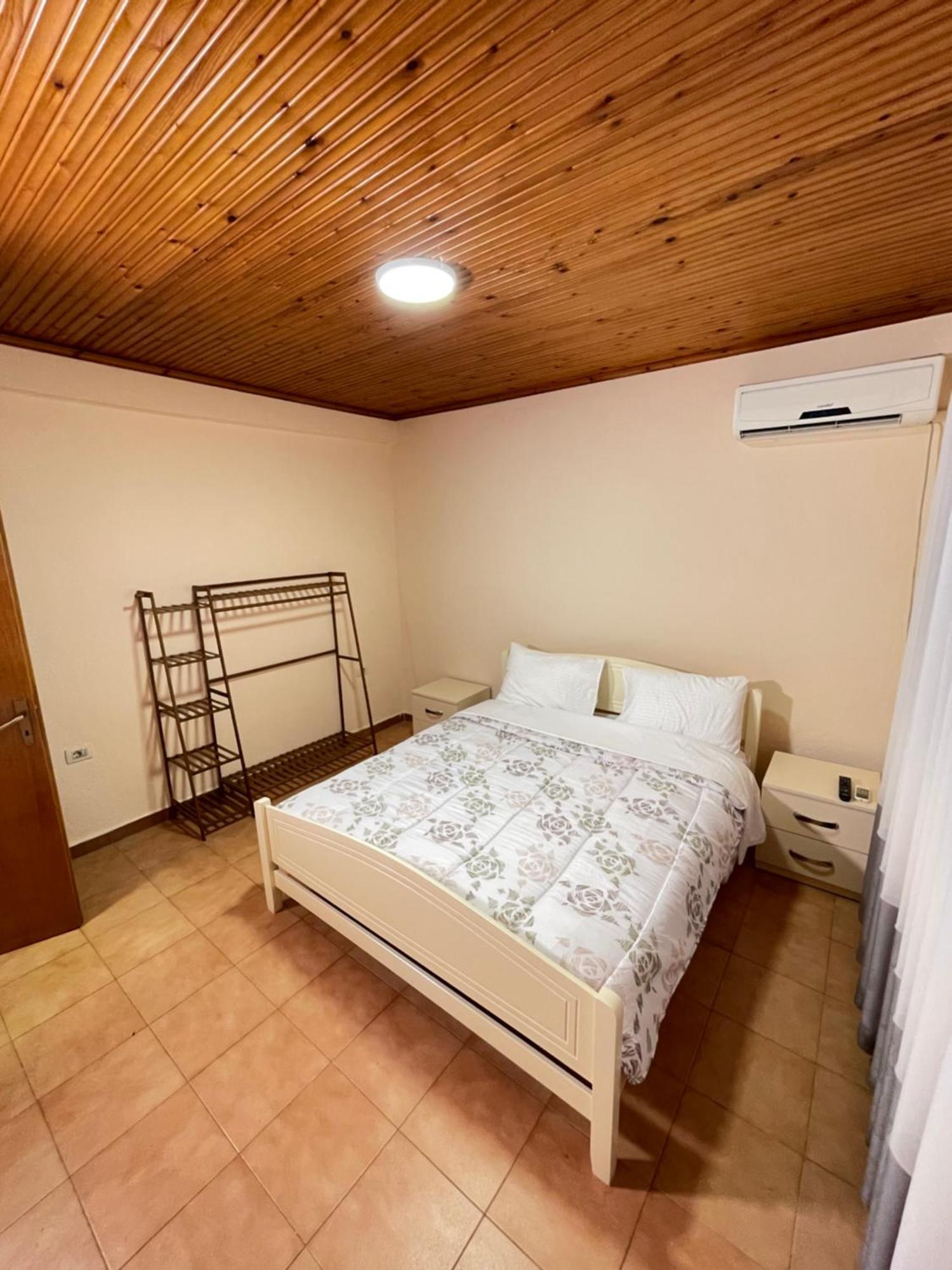 Shkodra Guest House & Trips Exterior photo